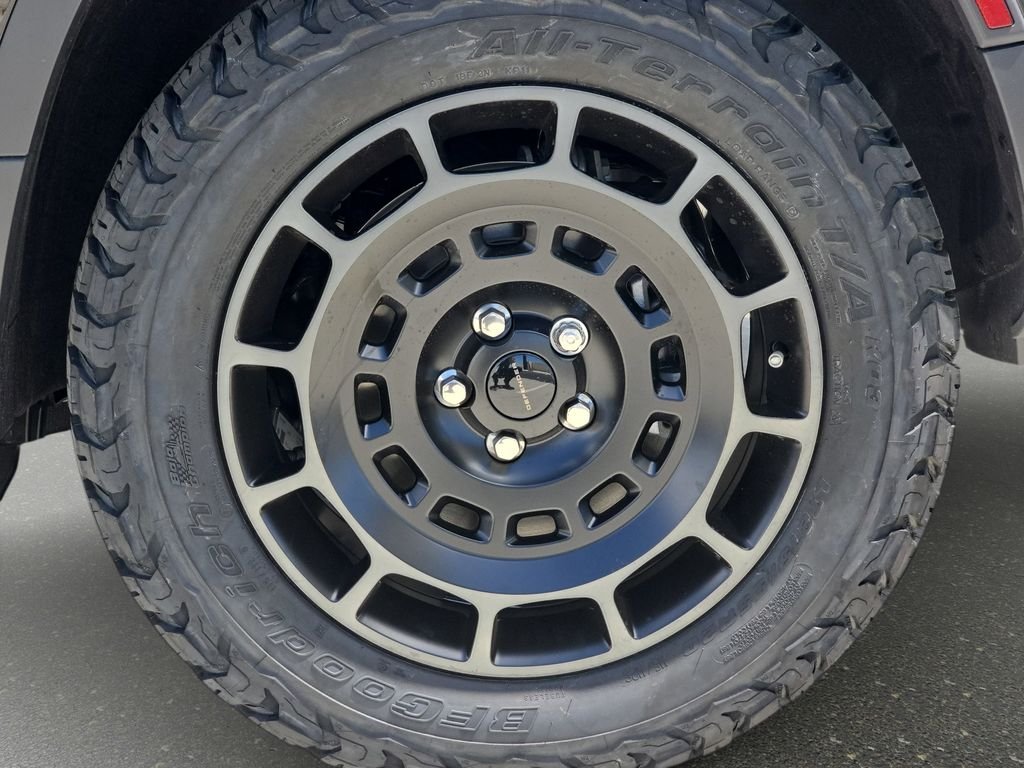 New 2026 Santorini Black Land Rover S image 35