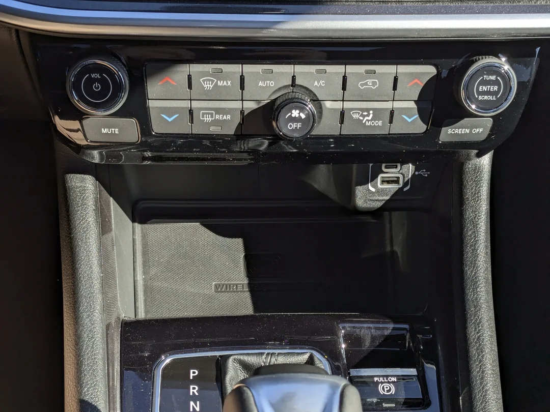 New 2026 White Jeep North - - 4x4 - Full Sunroof - Power Liftgate - Uconnect5 NAV w/ 10.1inch display & More! image 23