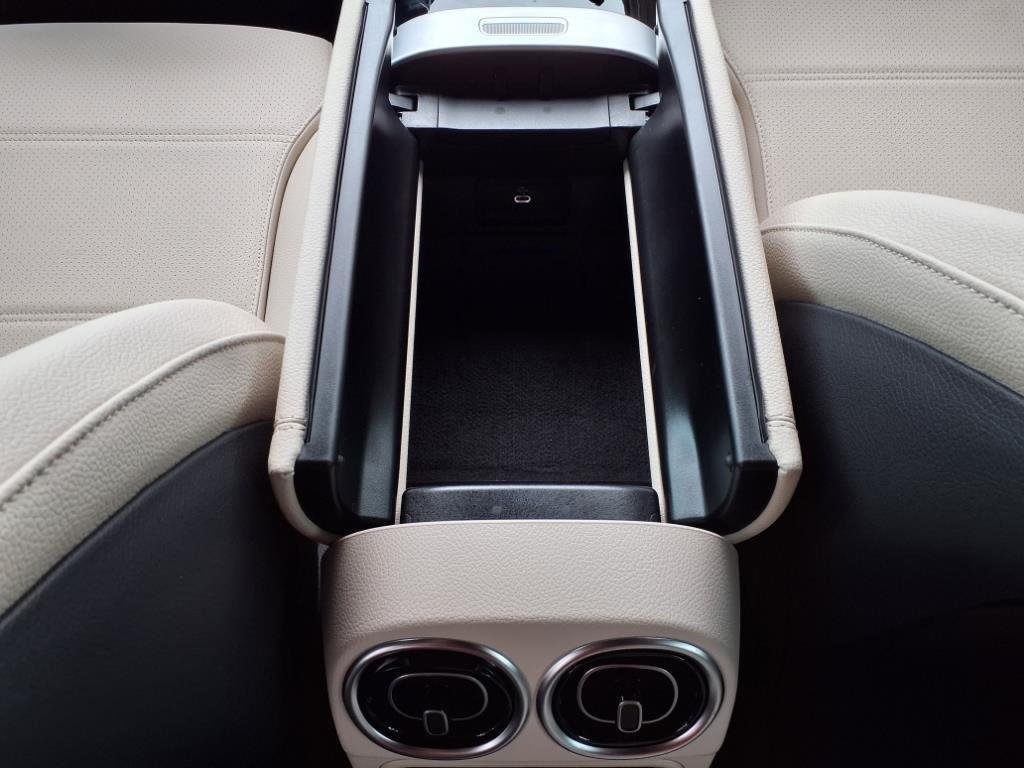 Used 2025 Polar White Mercedes-Benz C 300 image 17