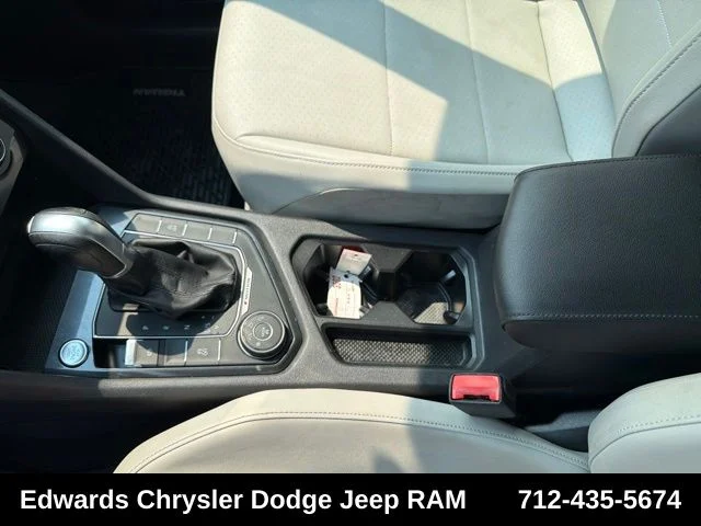 Used 2018 White Volkswagen 2.0T SE image 13
