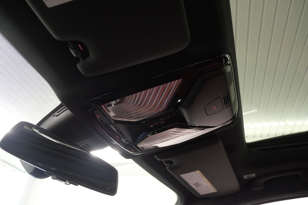 2025 BMW 3 Series 330i - Photo 22