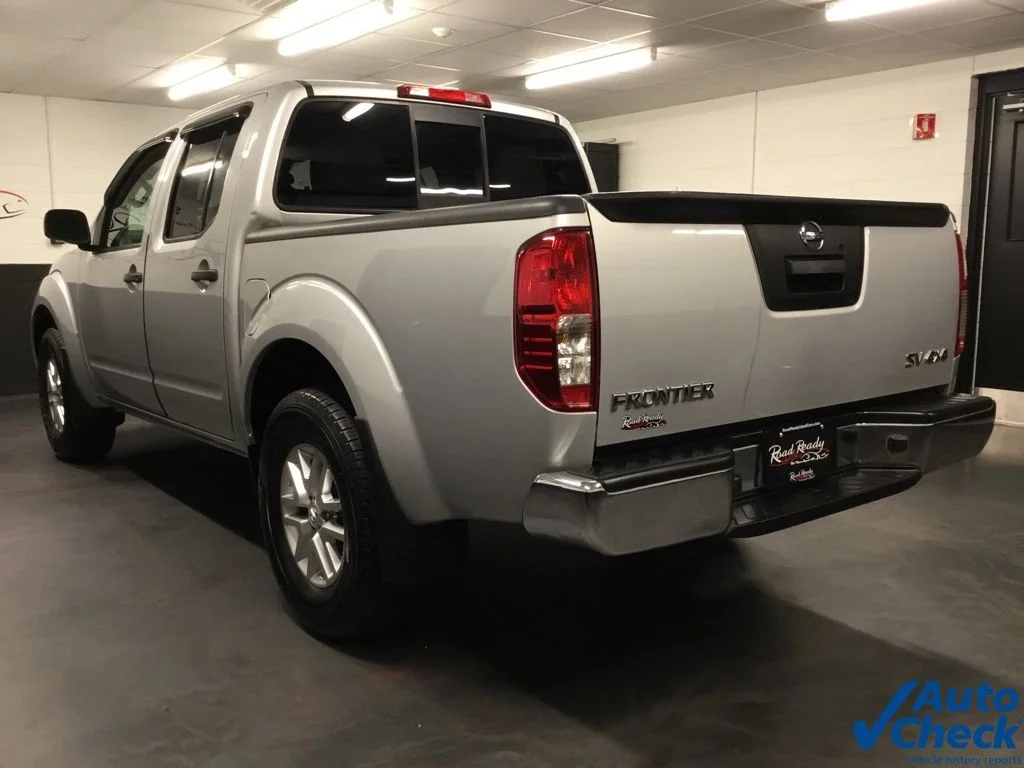 Used 2015 Silver Nissan SV image 3