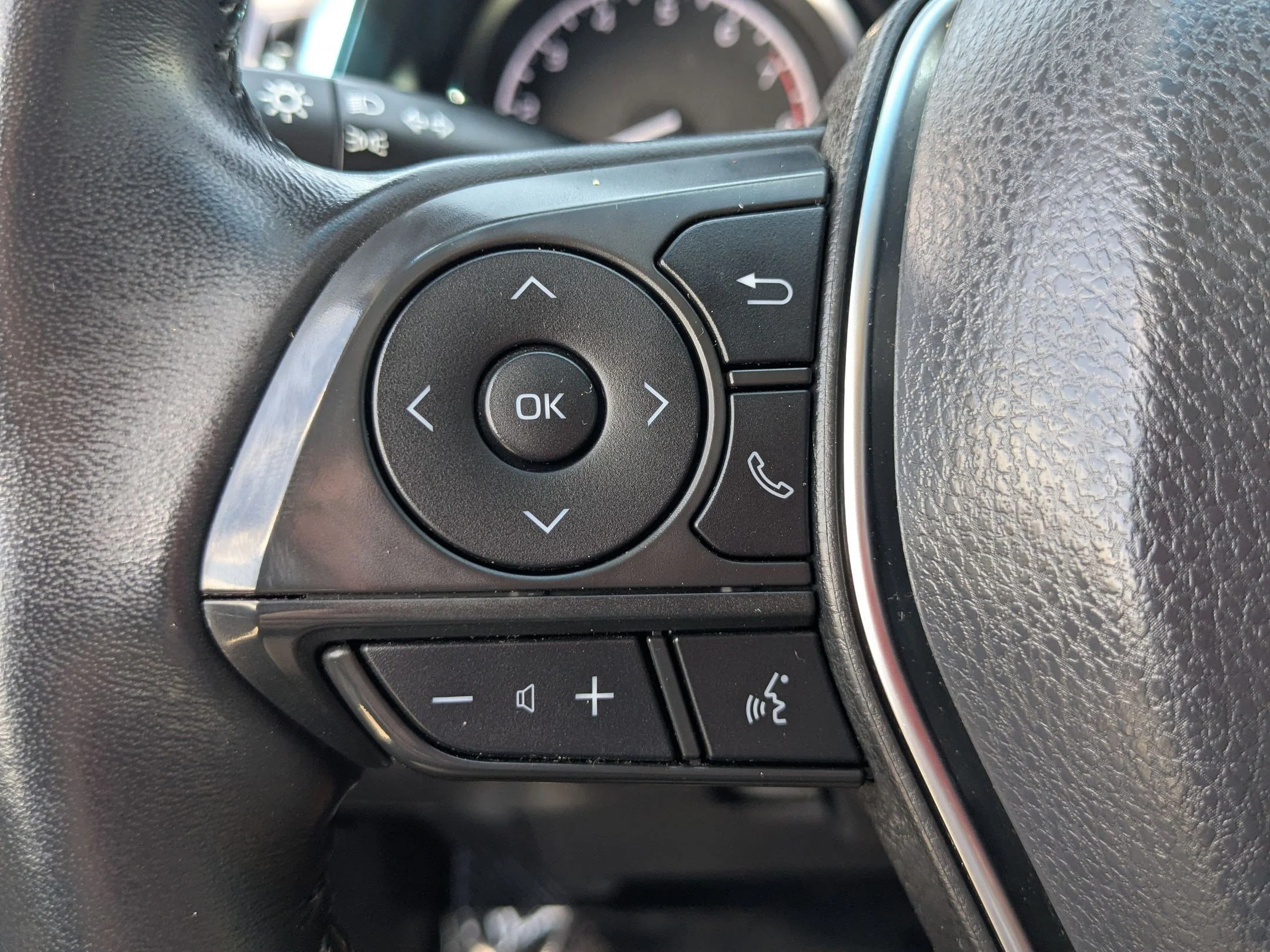 Used 2018 Super White Toyota SE image 18