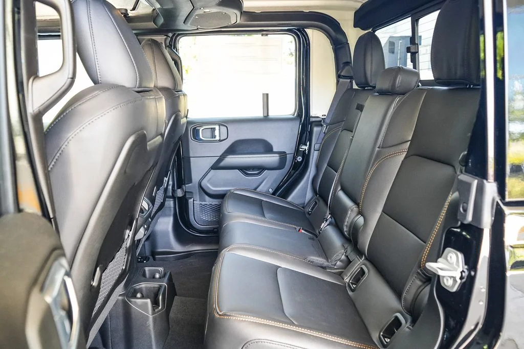 New 2026 Black Clear-Coat Exterior Paint Jeep Sahara image 17