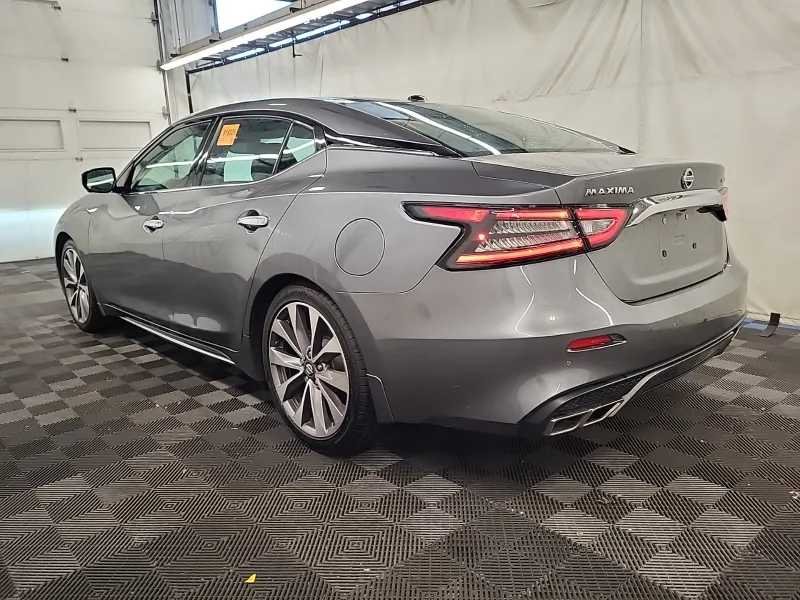 Used 2022  Nissan Platinum image 3