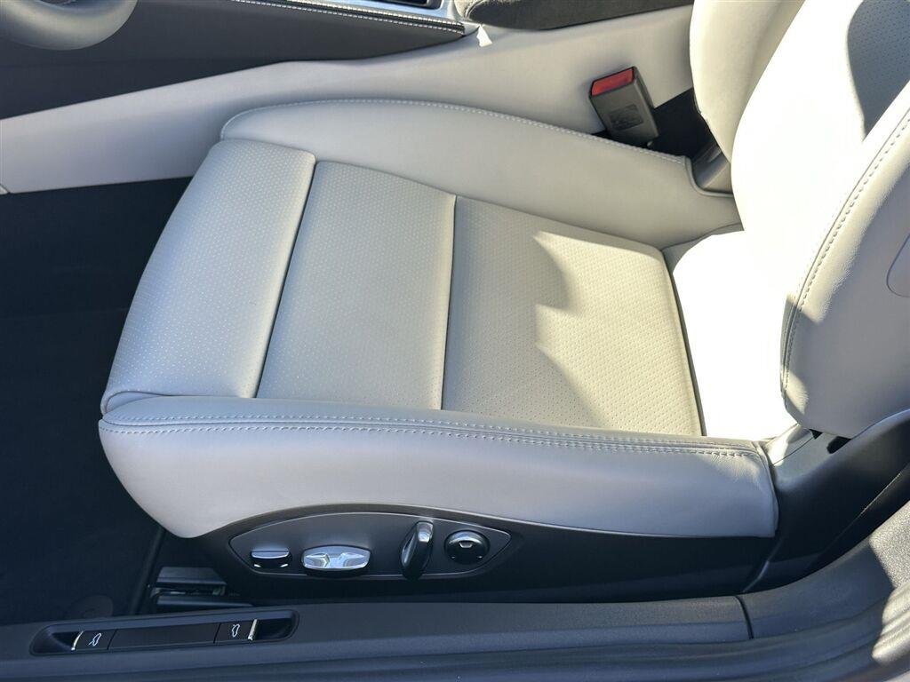 Used 2024  Porsche Style Edition image 11