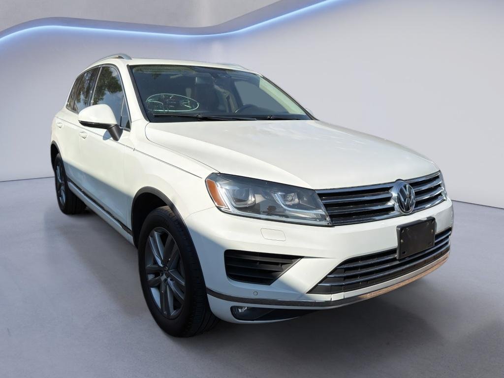 Used 2015 Pure White Volkswagen Lux image 2