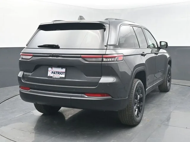 New 2026 Baltic Gray Metallic Clear-Coat Exterior Paint Jeep Altitude image 6