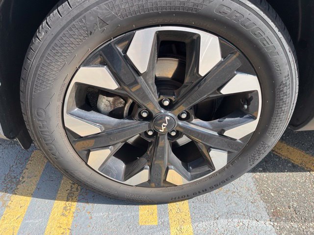 Used 2023 Wolf Gray Kia X-Line image 9