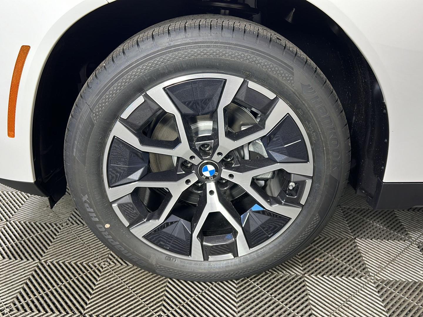 New 2026 Mineral White Metallic BMW 30 xDrive image 6