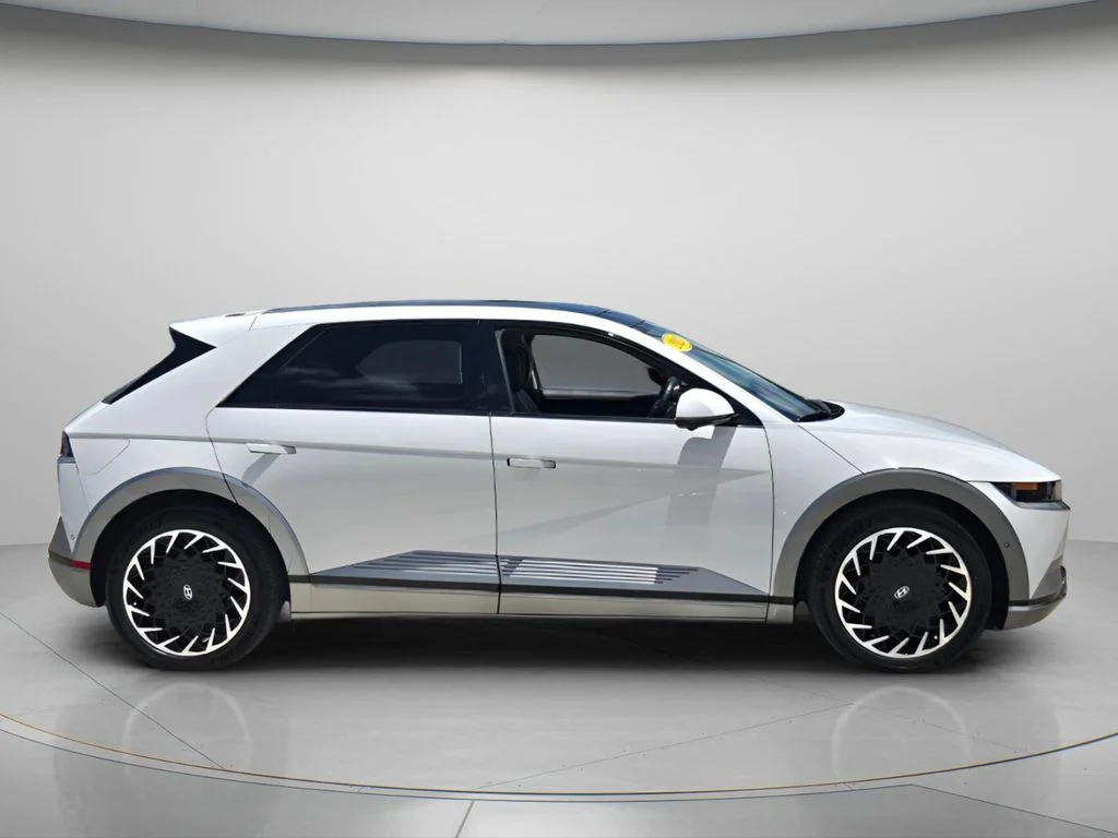Used 2023 White Hyundai Limited image 8