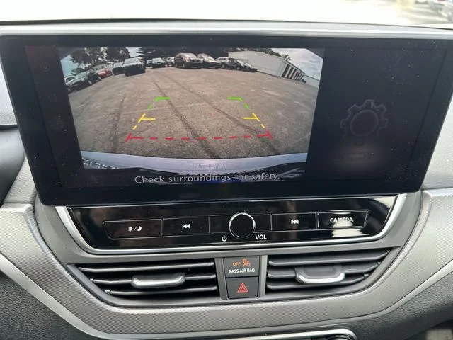 New 2026 Gray Sky Pearl / Super Black Two-tone Nissan SR image 24