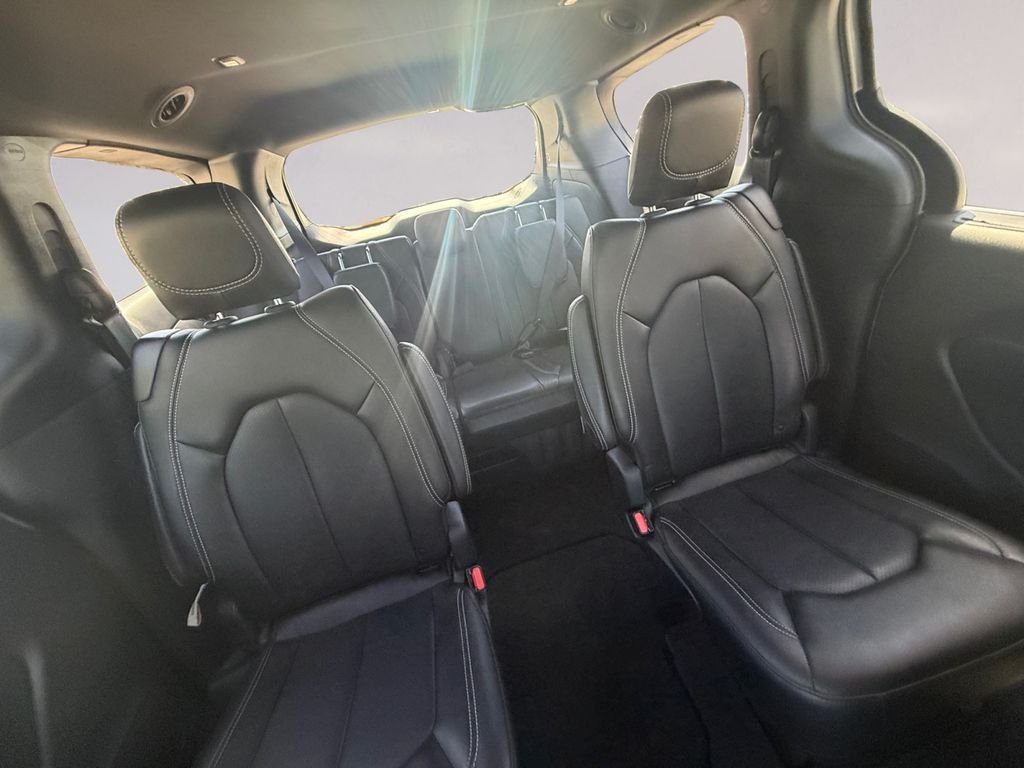Used 2026 Silver Chrysler Select image 18