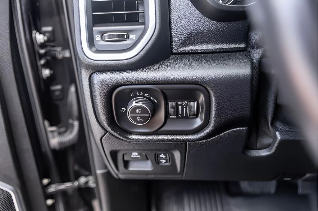 Used 2022 Black Ram Laramie image 17