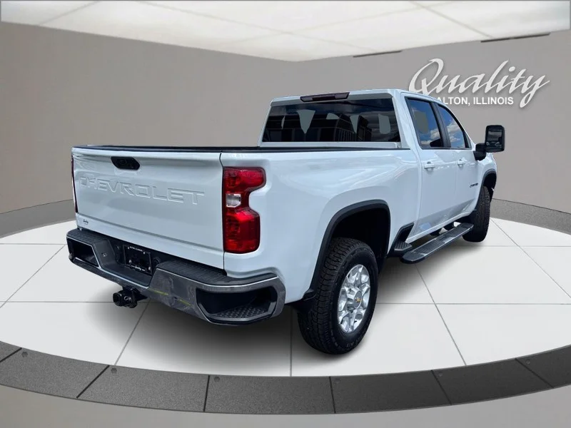 Used 2022 Summit White Chevrolet LT image 4