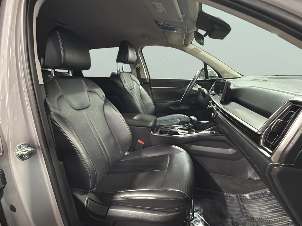 Certified Used 2025 Wolf Gray Kia S image 20