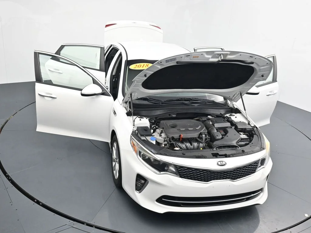 Used 2018 White Kia S image 35