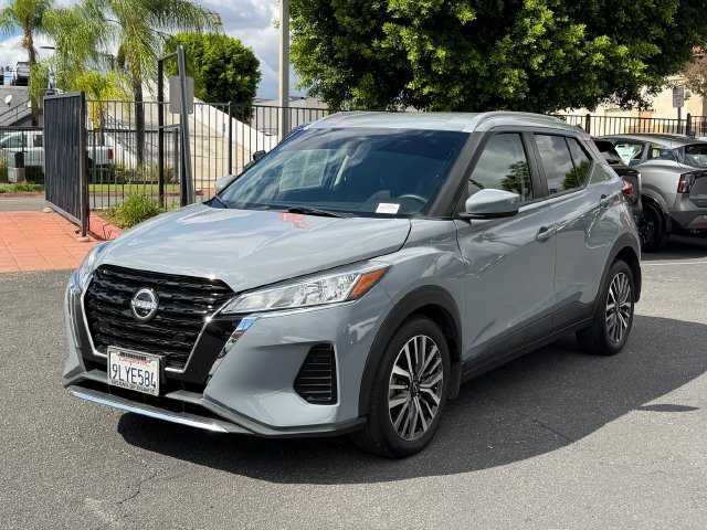 Used 2024 Gray Nissan SV image 4