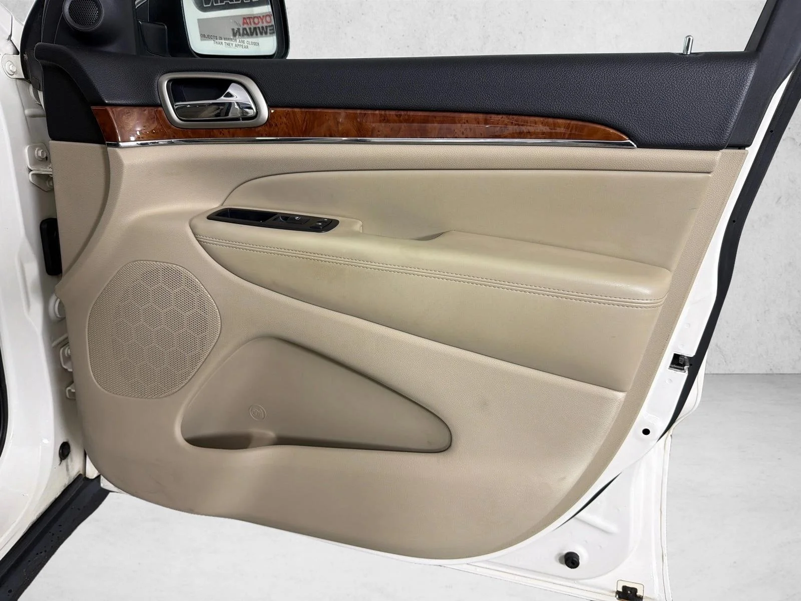 Used 2011 White Jeep Limited image 16