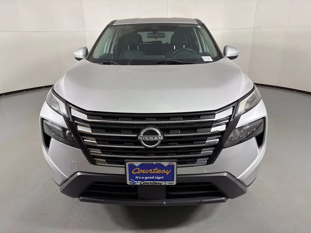 Used 2024 Silver Nissan SV image 3