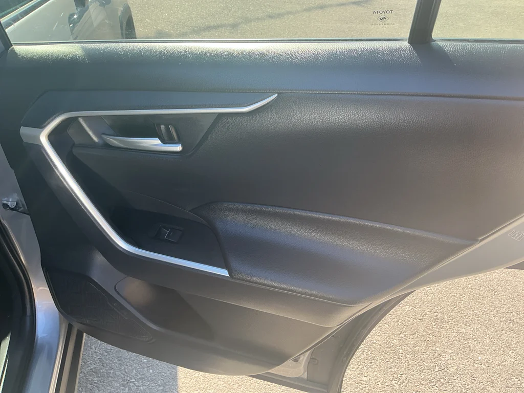 Used 2025 SILVER SKY METALLIC Toyota XLE image 15