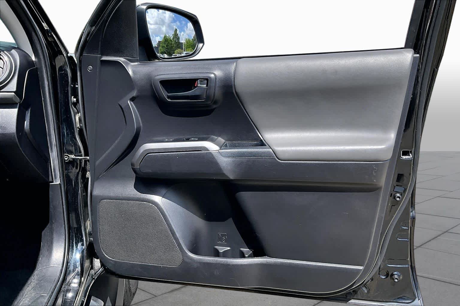 Used 2022 Midnight Black Metallic Toyota SR5 image 21