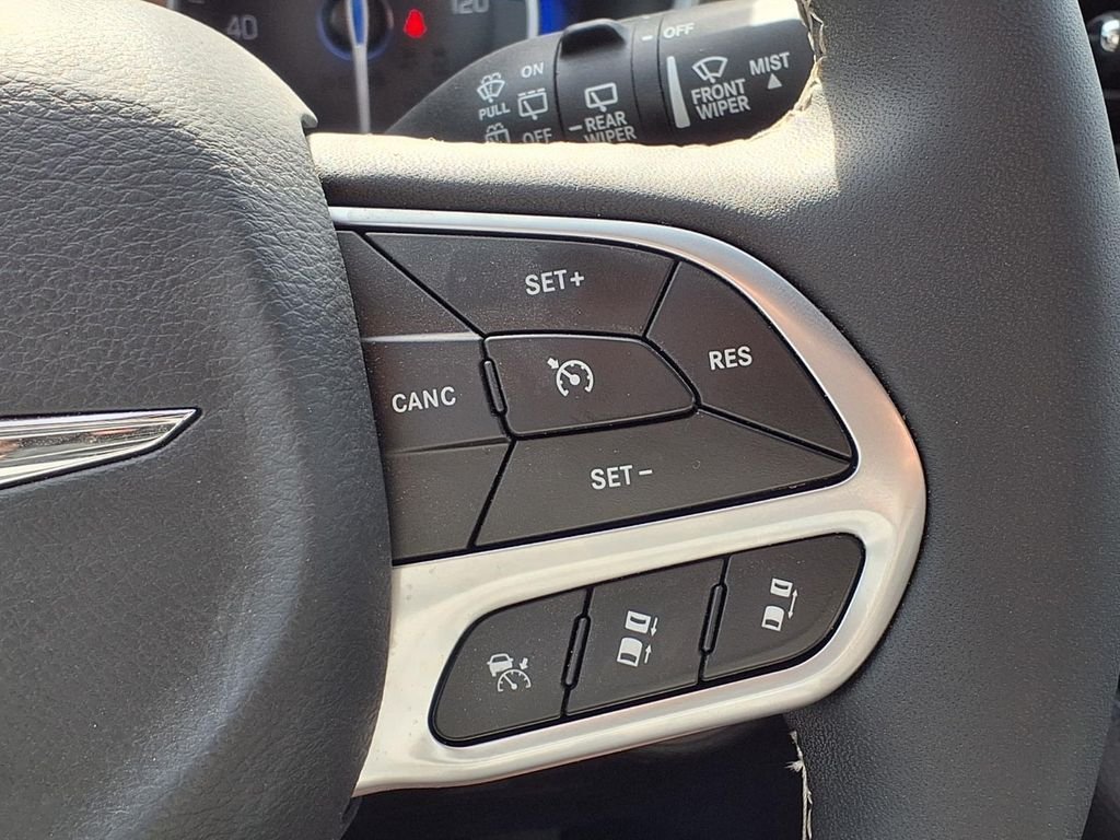 Used 2026 Silver Chrysler Select image 25
