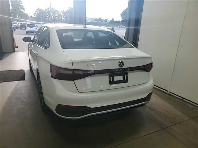 Used 2025 White Volkswagen 1.5T Sport image 17