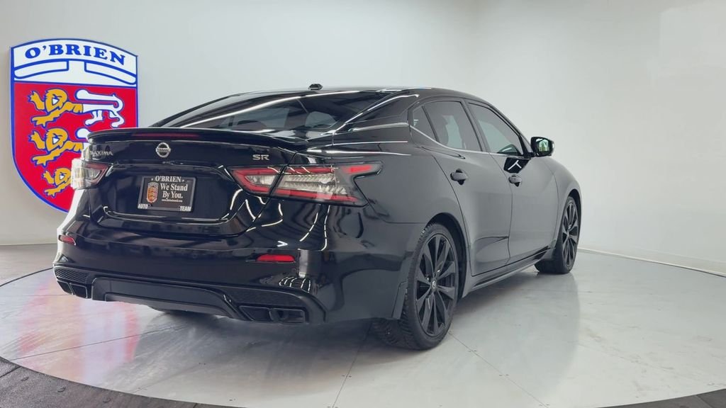 Used 2021 Super Black Nissan SR image 5