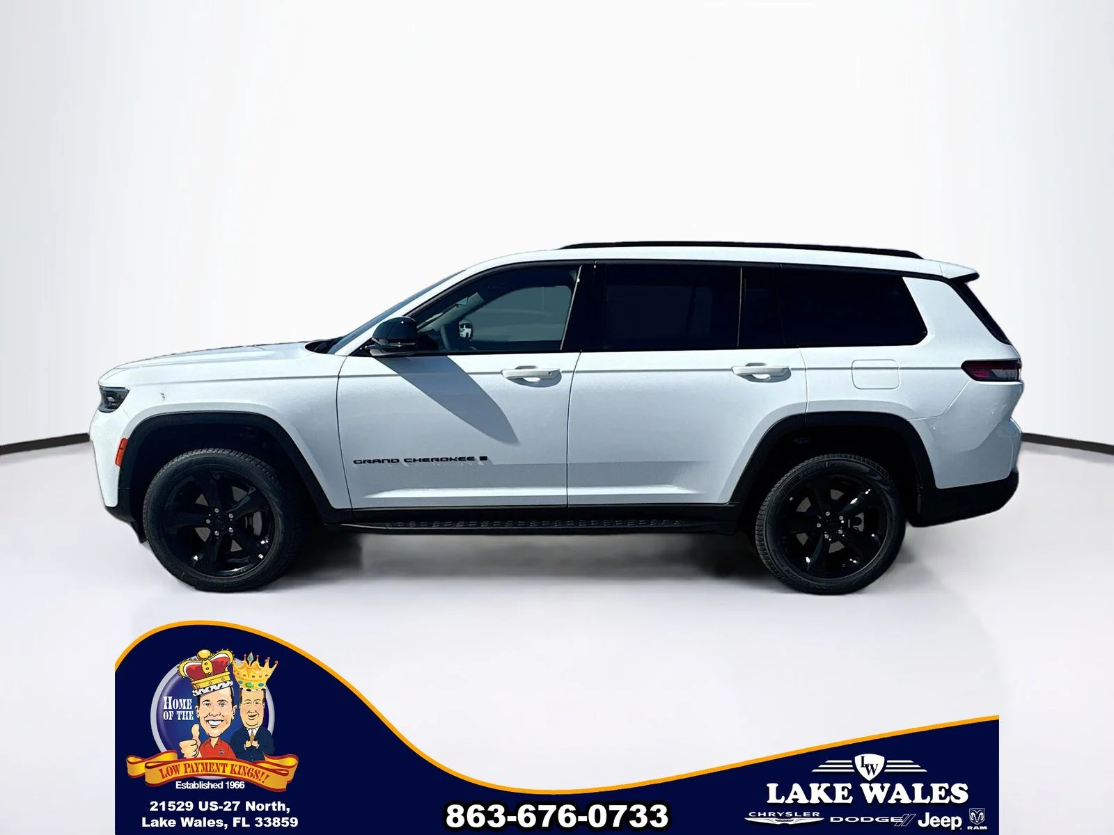 New 2026 Bright White Clear-Coat Exterior Paint Jeep Limited image 3