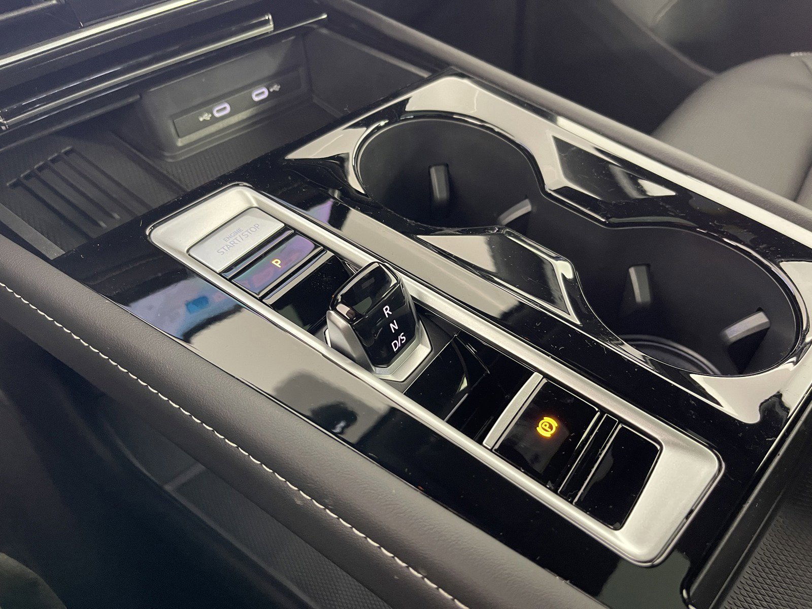 2025 Volkswagen Atlas Cross Sport SEL R-LINE - Photo 34