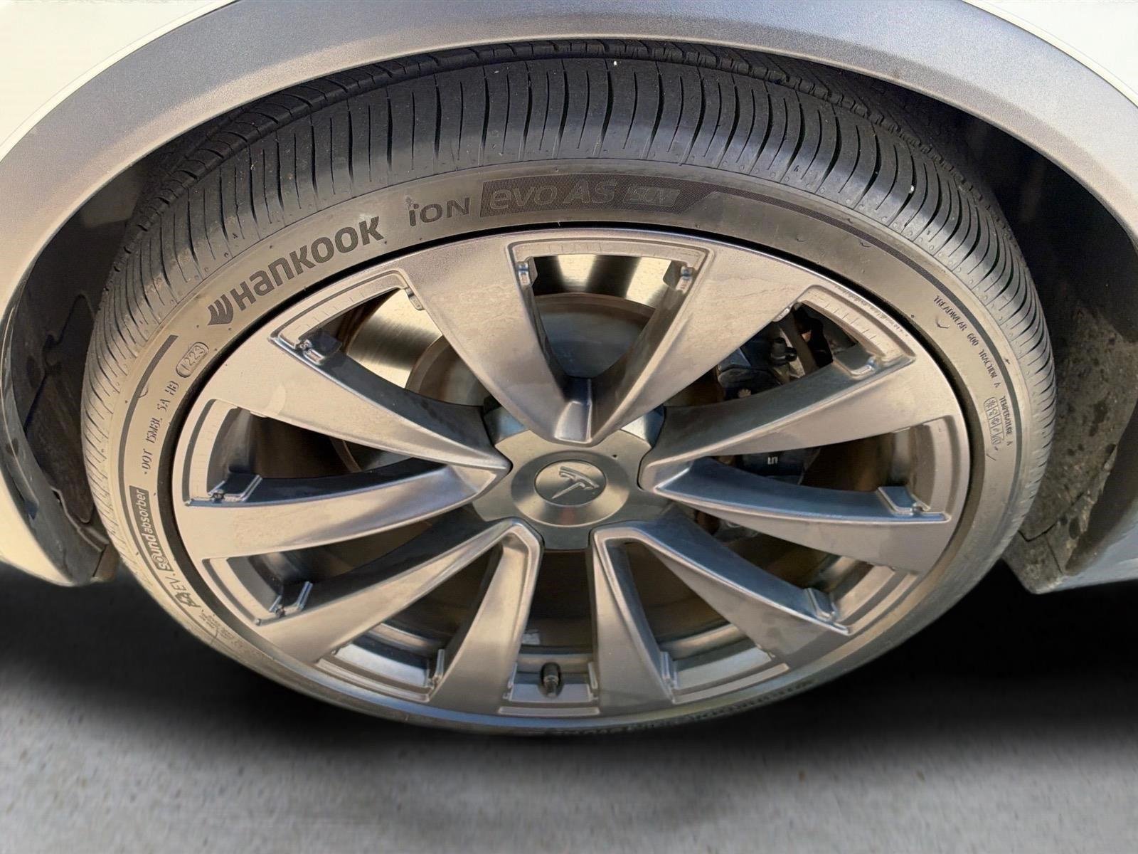 Used 2022 Pearl White Multi-Coat Tesla Plaid image 22