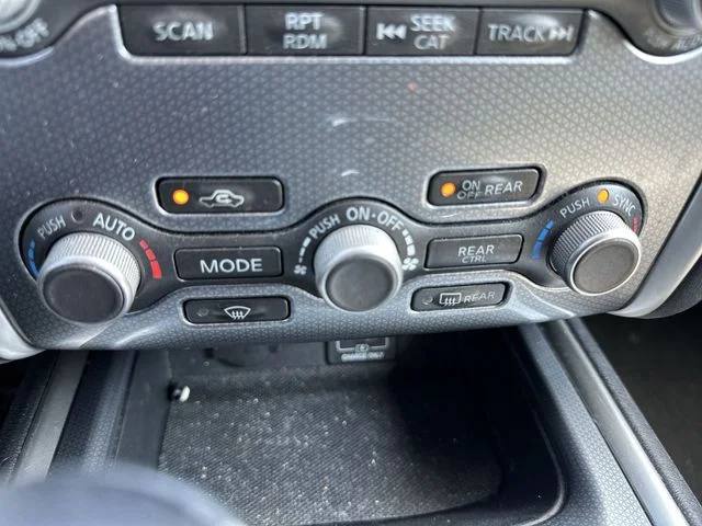 Used 2019 White Nissan SL image 18