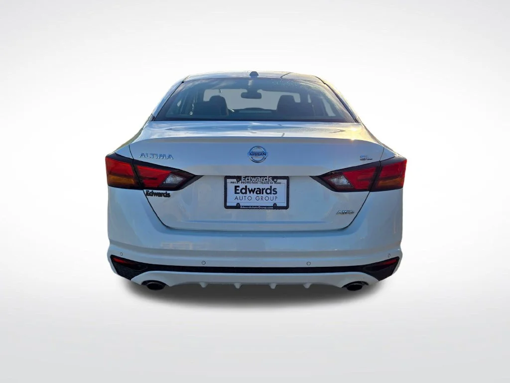 Used 2019 White Nissan 2.5 SL image 4