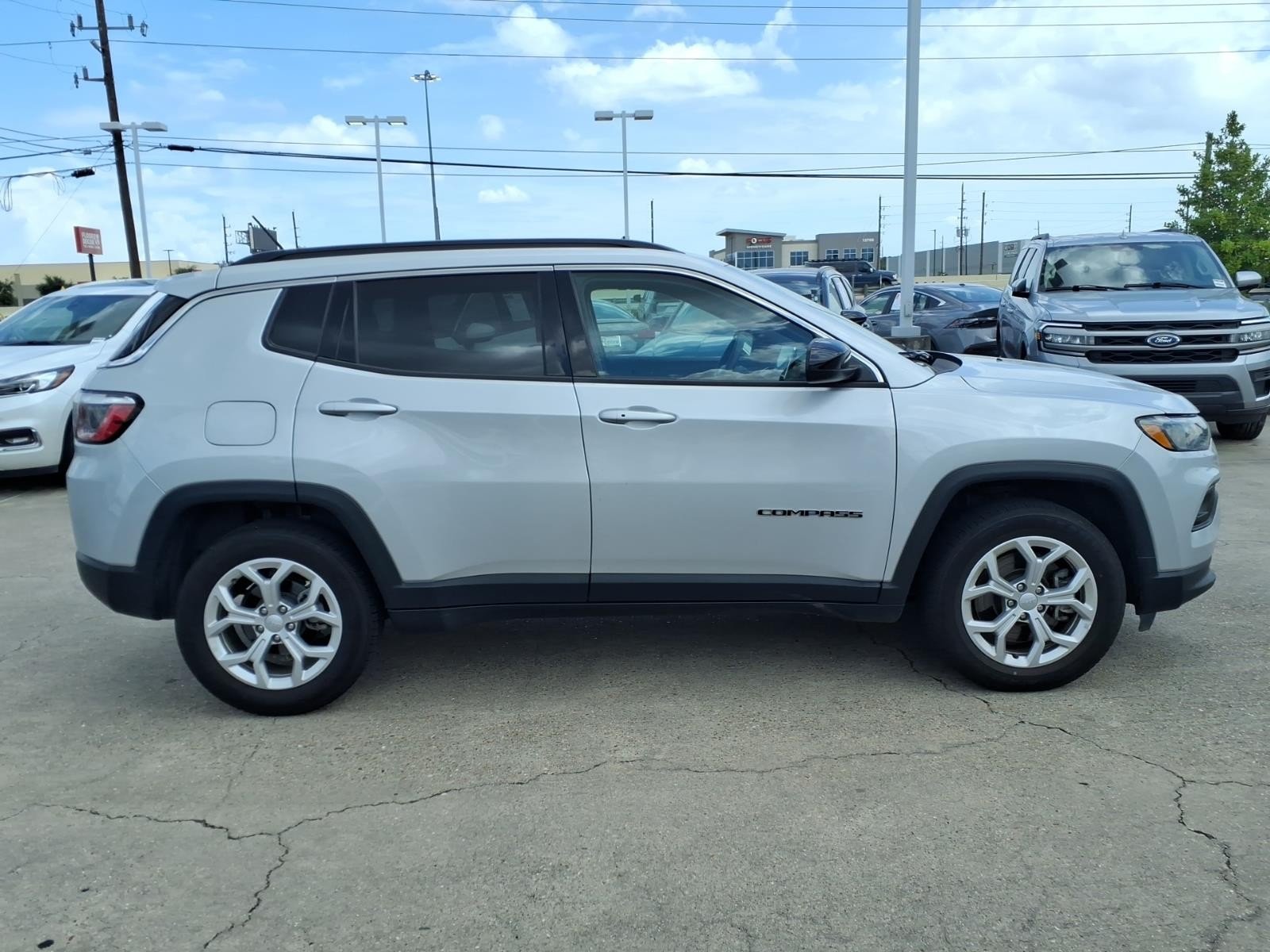 2024 Jeep Compass Latitude Silver at Robbins Nissan
