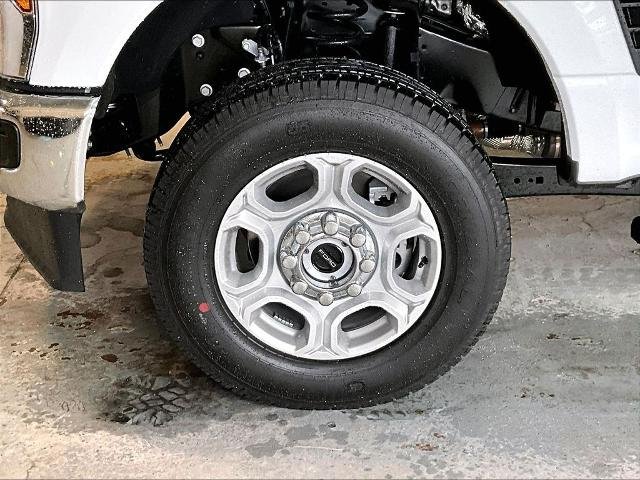 New 2026 Oxford White Ford XLT image 25