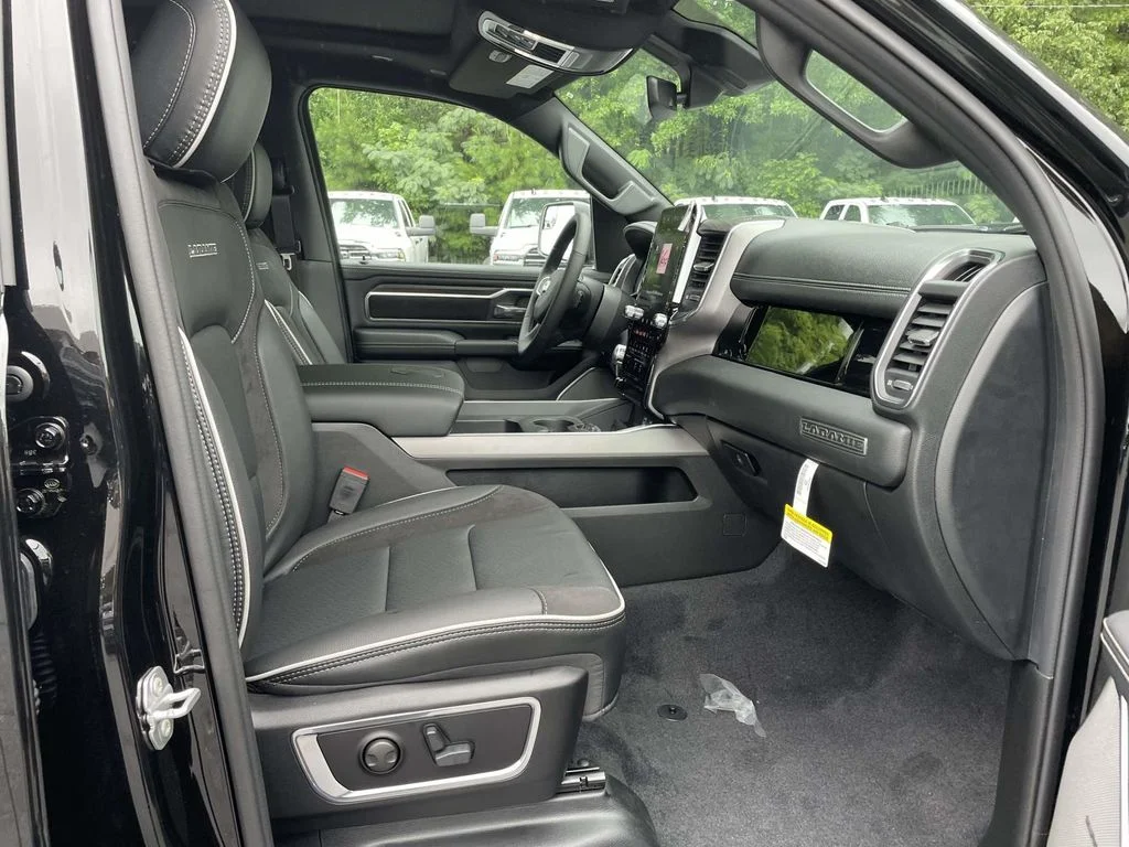 New 2026 Diamond Black Crystal Pearl-Coat Exterior Paint RAM Laramie image 15