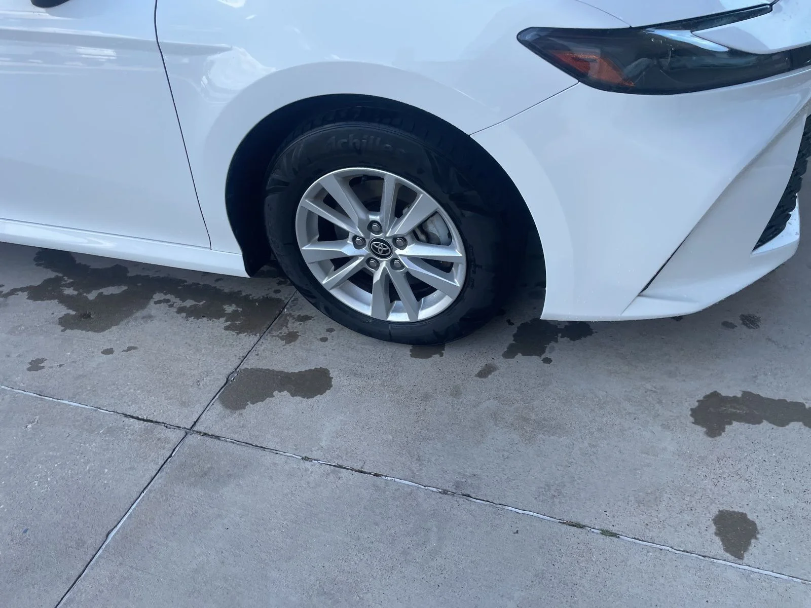 Used 2025 White Toyota LE image 5