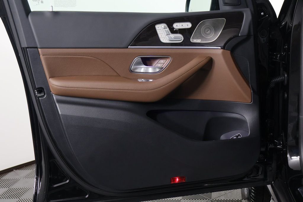 New 2026 Obsidian Black Metallic Mercedes-Benz GLS 450 image 8