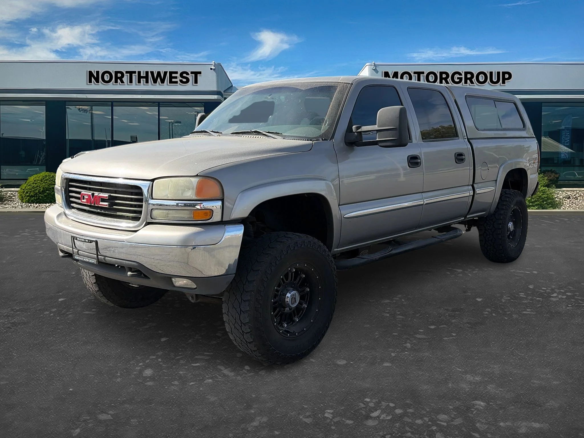 Used 2002 Gold GMC SLE image 3