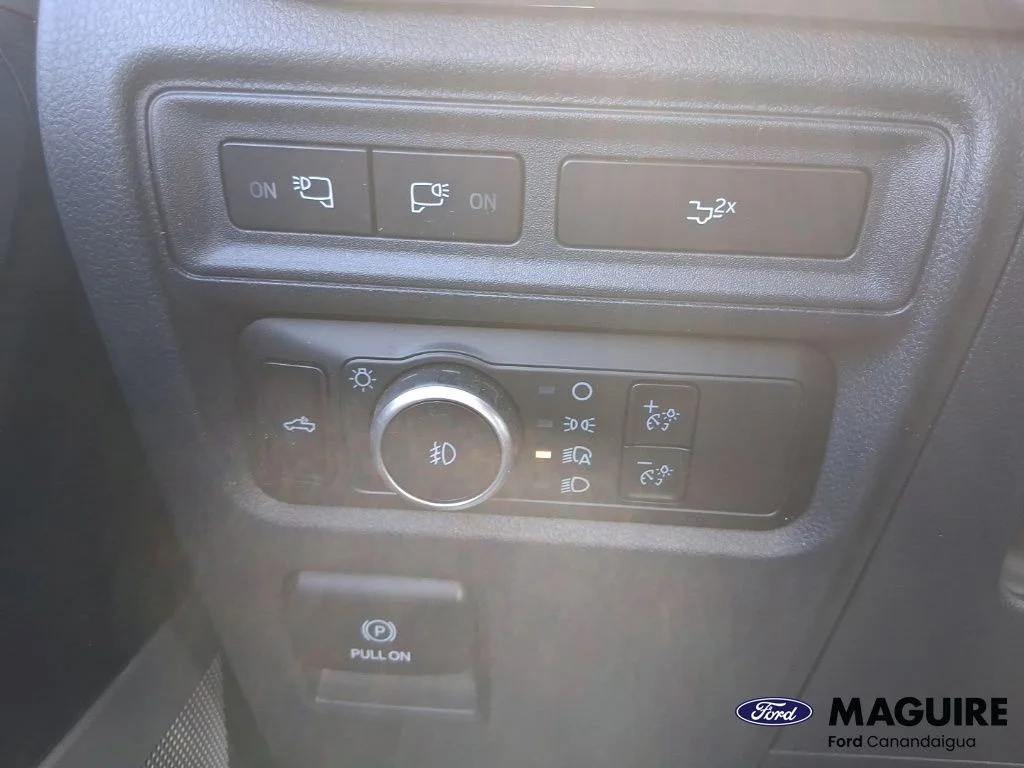 Used 2023 White Ford XLT image 25