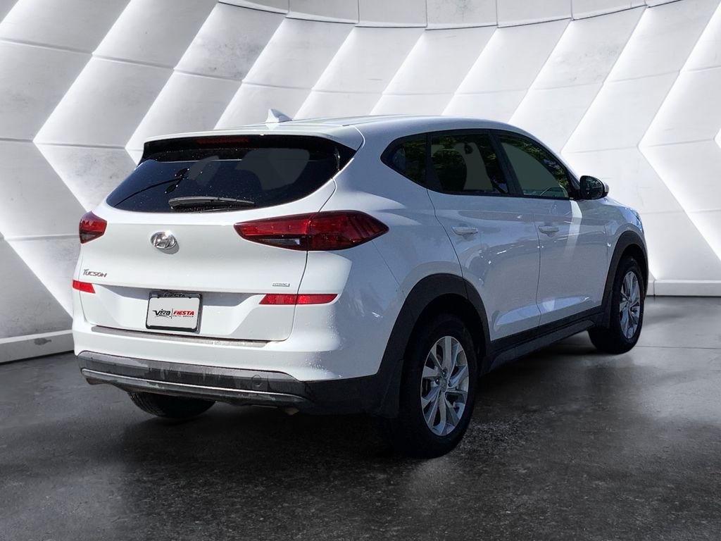 Used 2020 White Hyundai SE image 4
