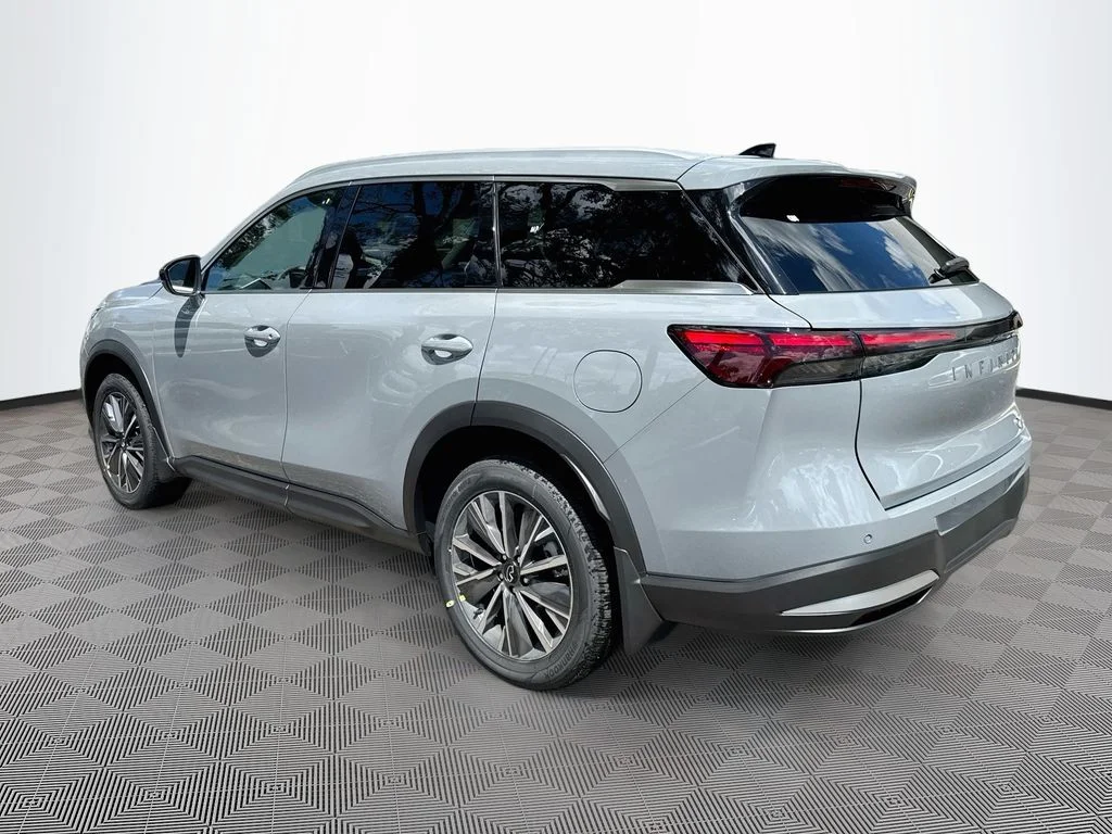 New 2027 HARBOR GRAY INFINITI Luxe FWD image 7