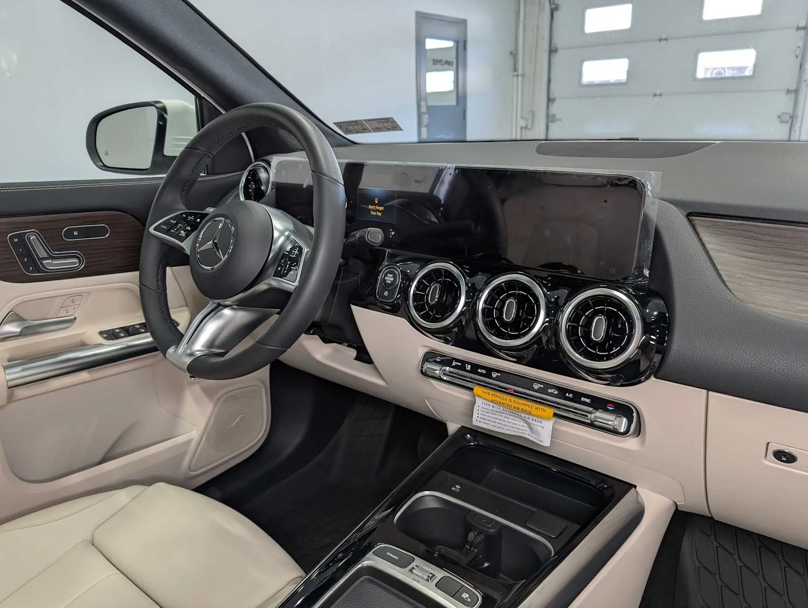 Used 2026 Polar White Mercedes-Benz GLA 250 image 38