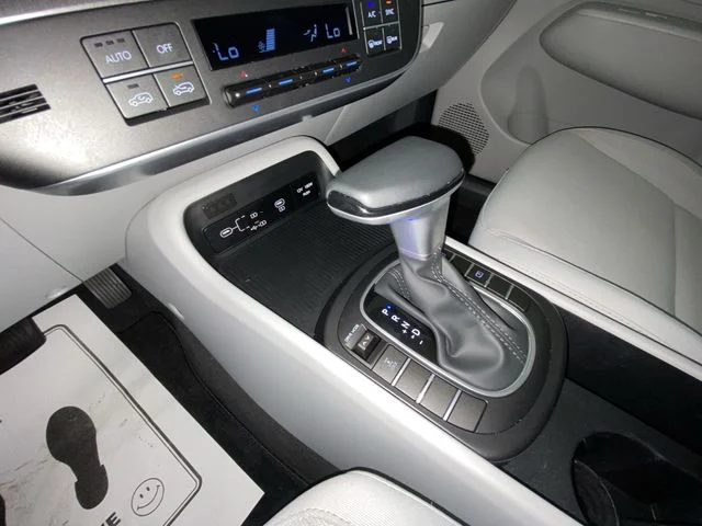 Used 2024 Gray Hyundai SEL image 20