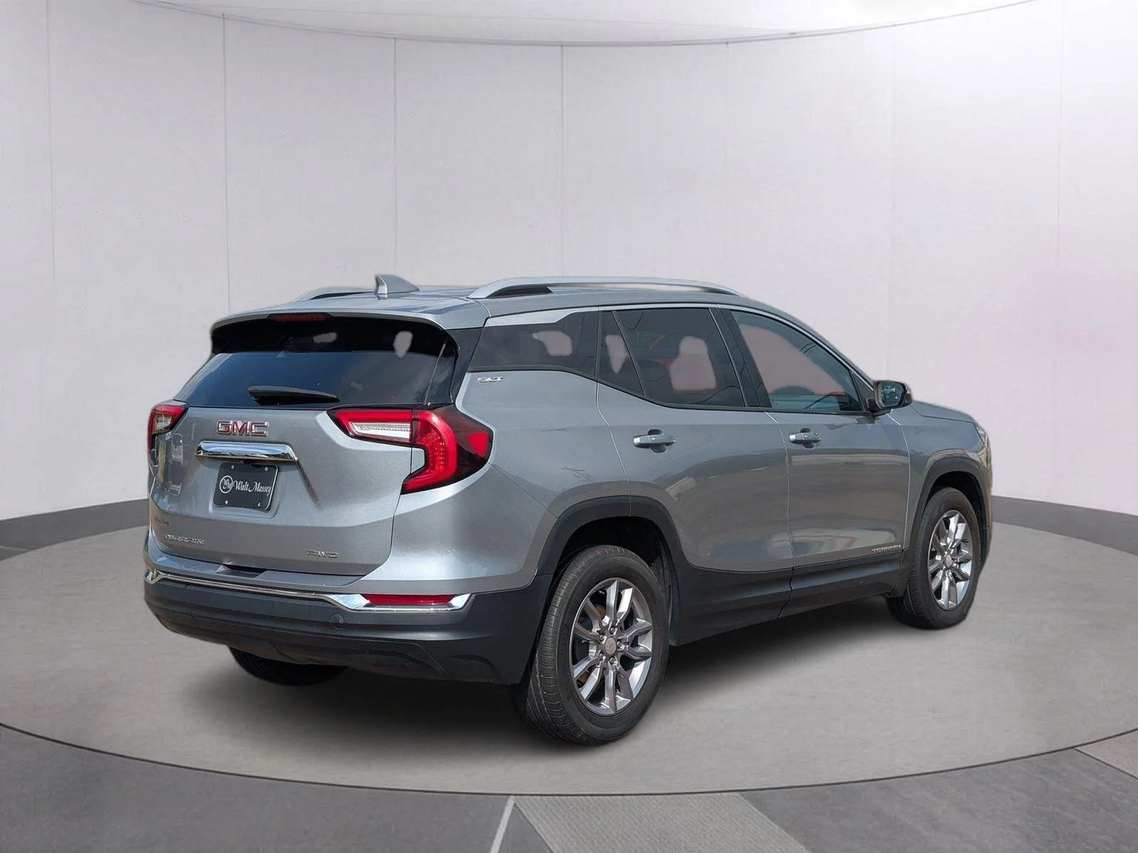 Used 2024 Sterling Metallic GMC SLT image 5