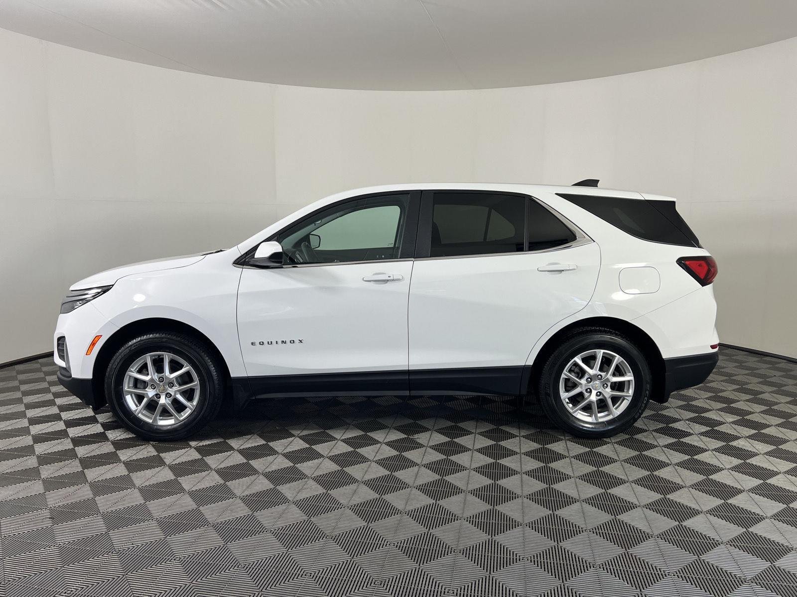 Used 2024 Summit White Chevrolet LT image 28