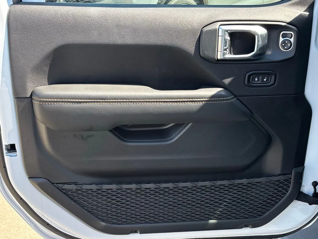 2025 Jeep Wrangler 4-Door Sahara - Photo 11