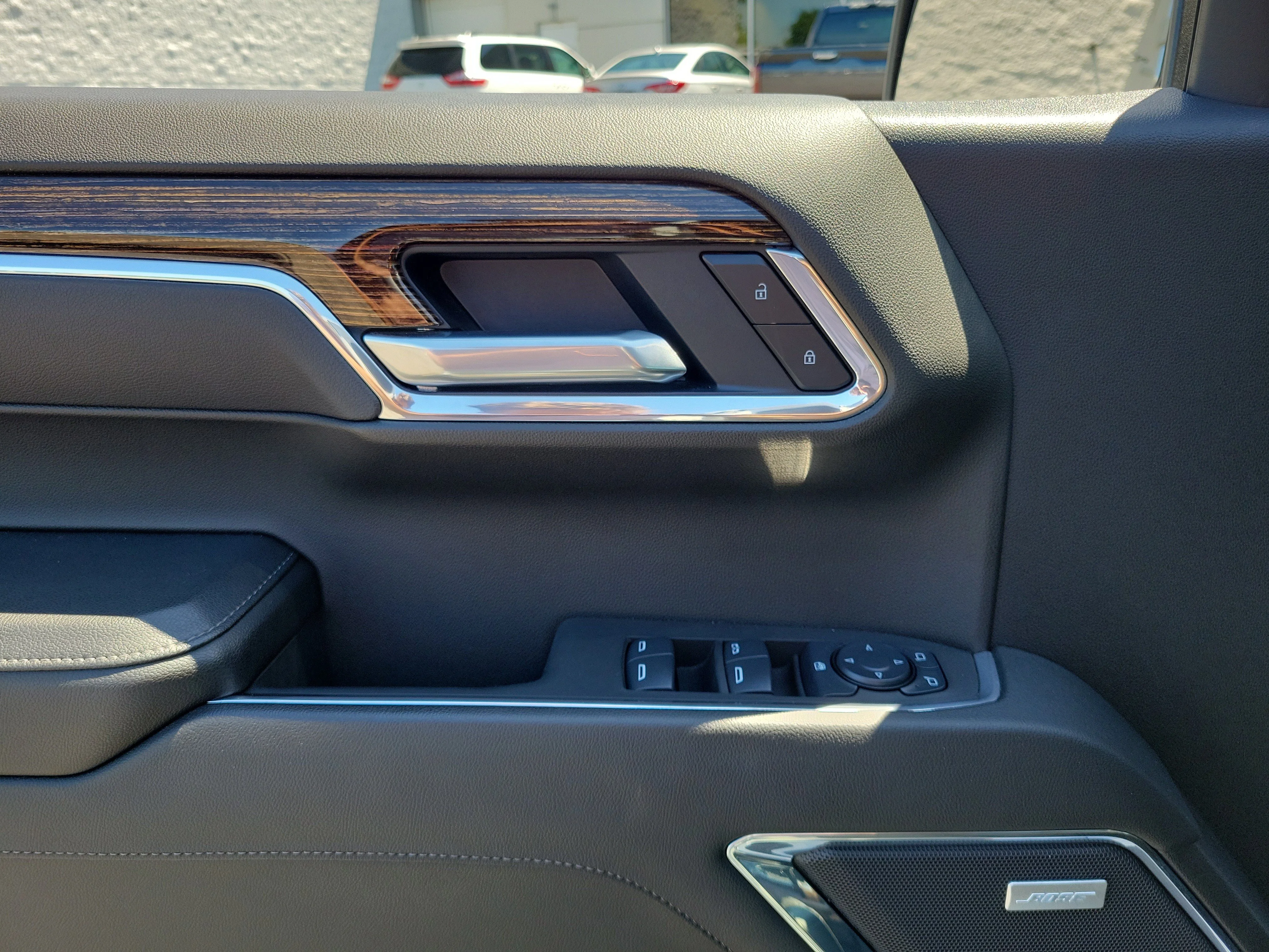 Used 2025 Summit White GMC Elevation image 15