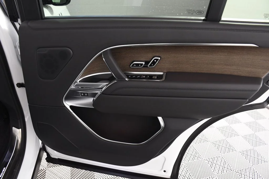 New 2026 Fuji White Land Rover SE image 20
